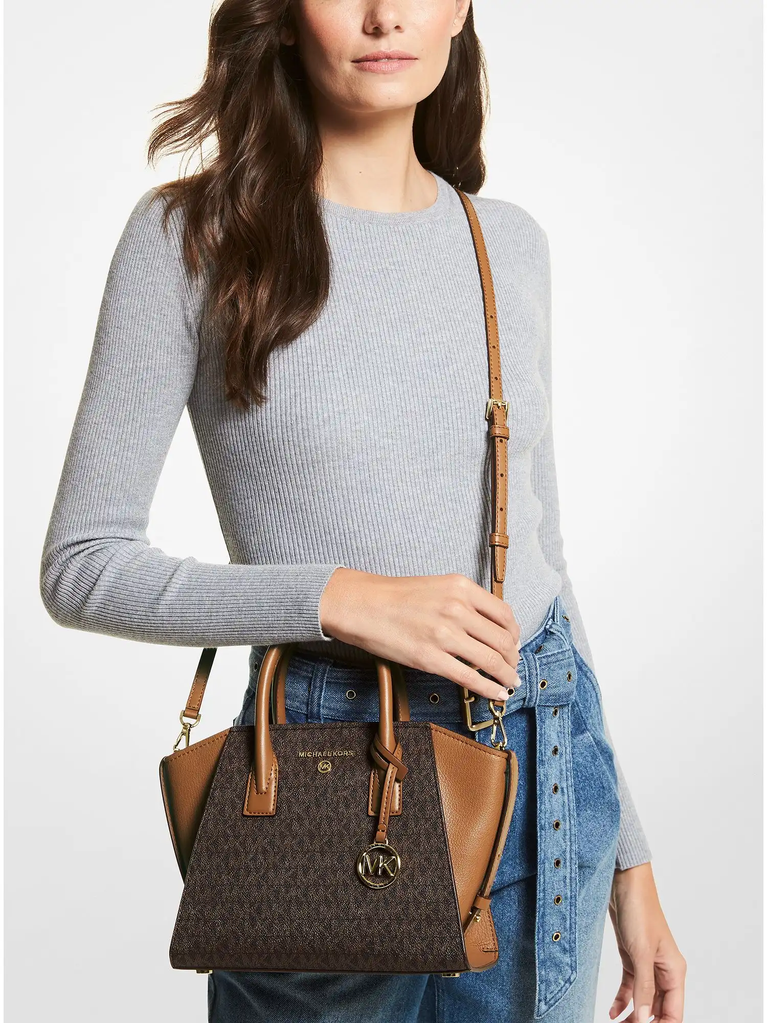 avril small logo top zip satchel brn acorn