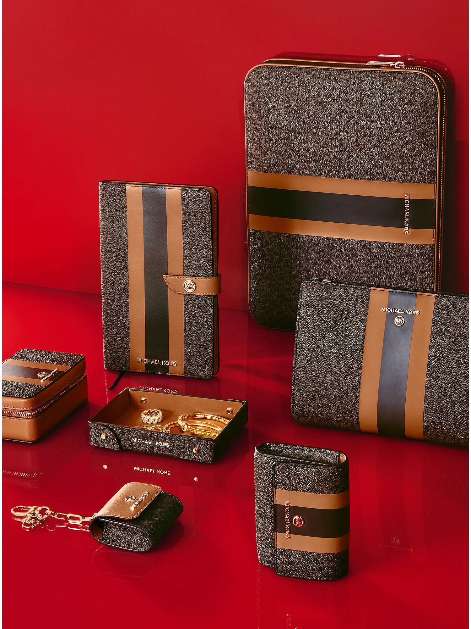 logo clip case for apple airpods&reg; brn acorn