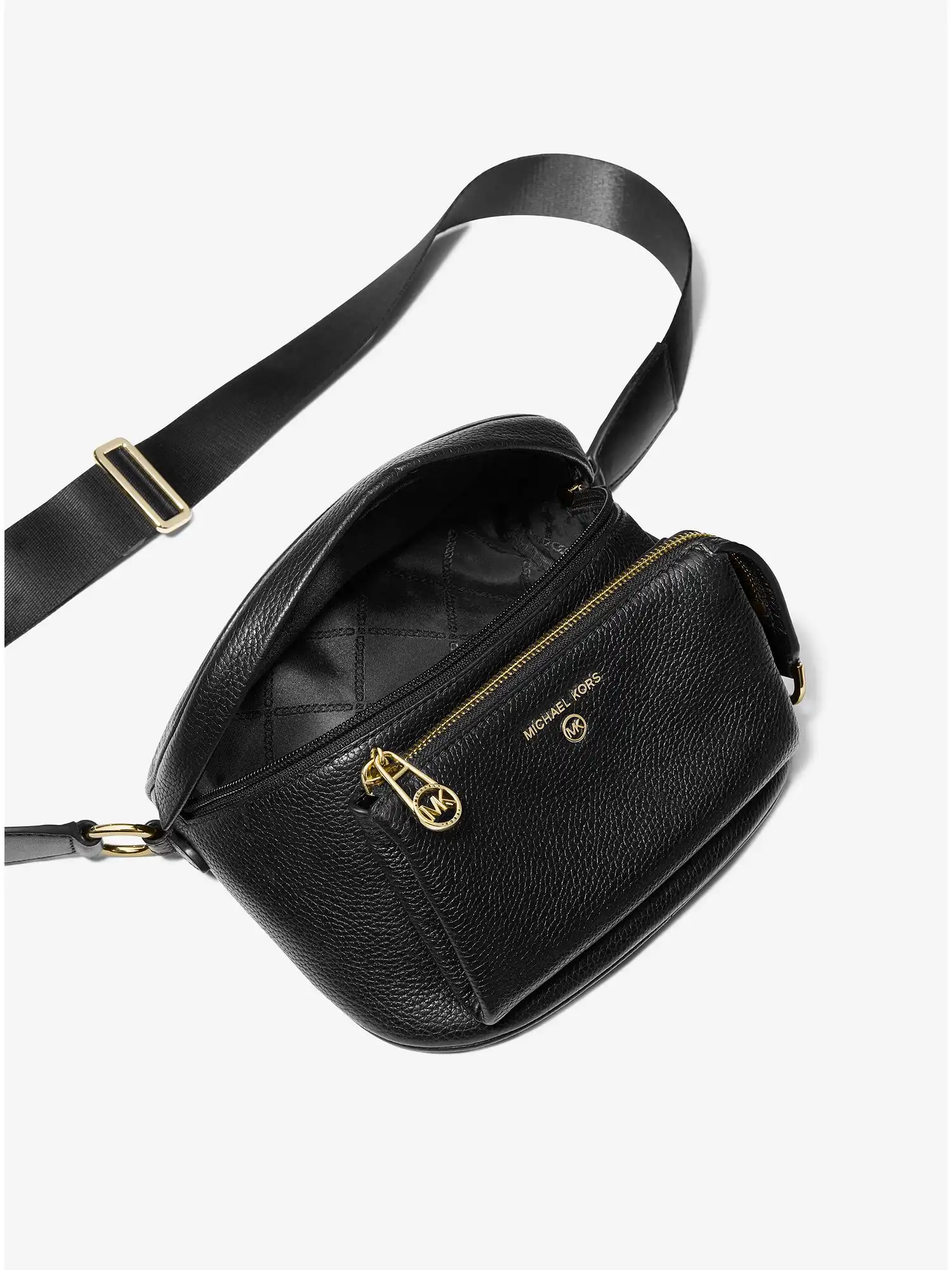 slater medium pebbled leather sling pack black