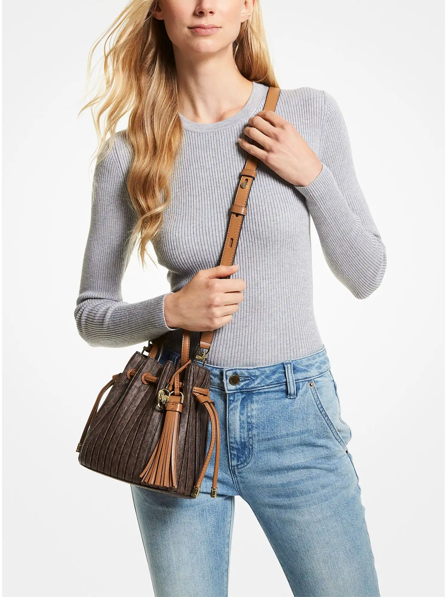 willa extra small pleated logo tote bag brn acorn